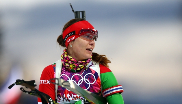 Уроженица Ленингграда Надежда Скардино начинала карьеру как лыжница. В 2004 году она сменила лыжи на биатлон, а сборную России на сборную Белоруссии.
