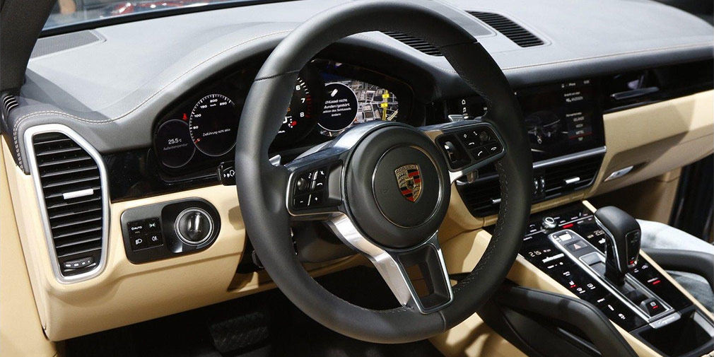 Новый Porsche Cayenne: моторы, опции и дата продаж в России