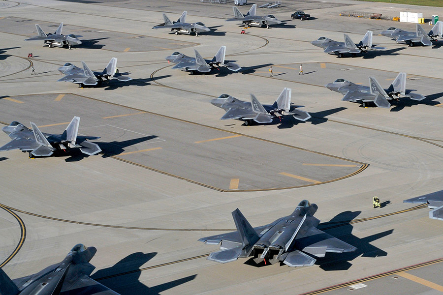 Истребители пятого поколения F-22 Raptor