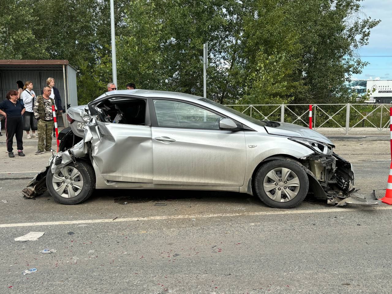 Автомобиль и водитель Hyundai пострадали сильней всего.