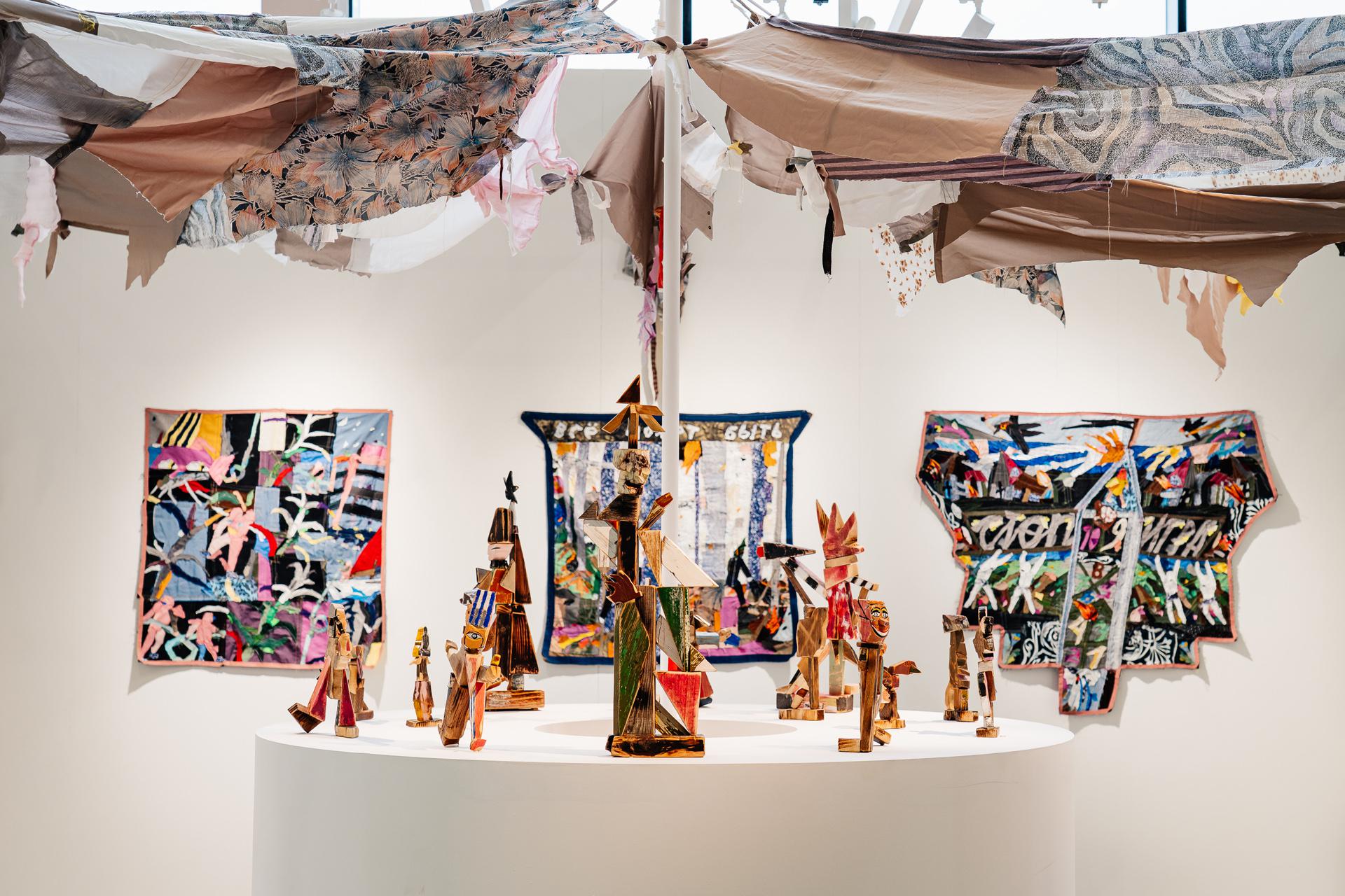 Стенд галереи Ruarts