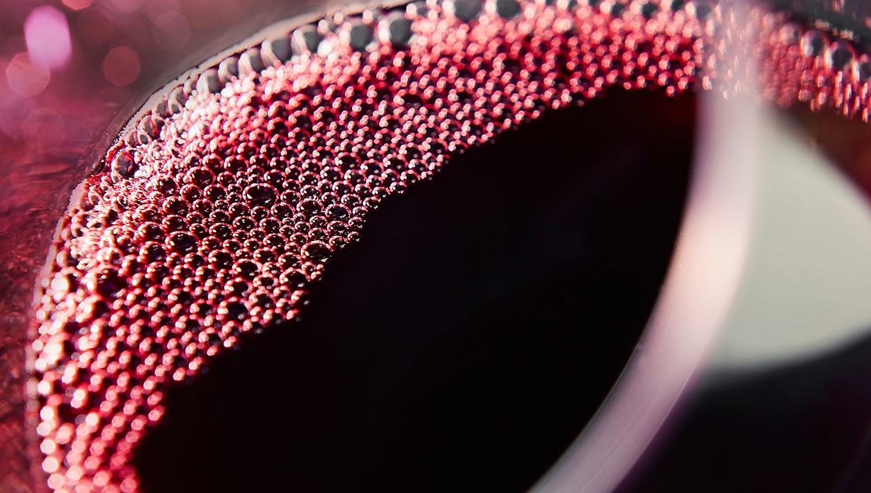 «Нет объемов для ретейла»: как малые виноделы продают свои вина