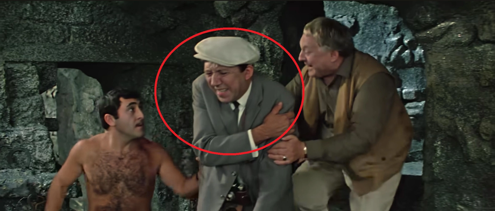 Кадр из фильма «Бриллиантовая рука», 1968 год