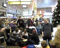 Работа московских аэропортов вторые сутки парализована