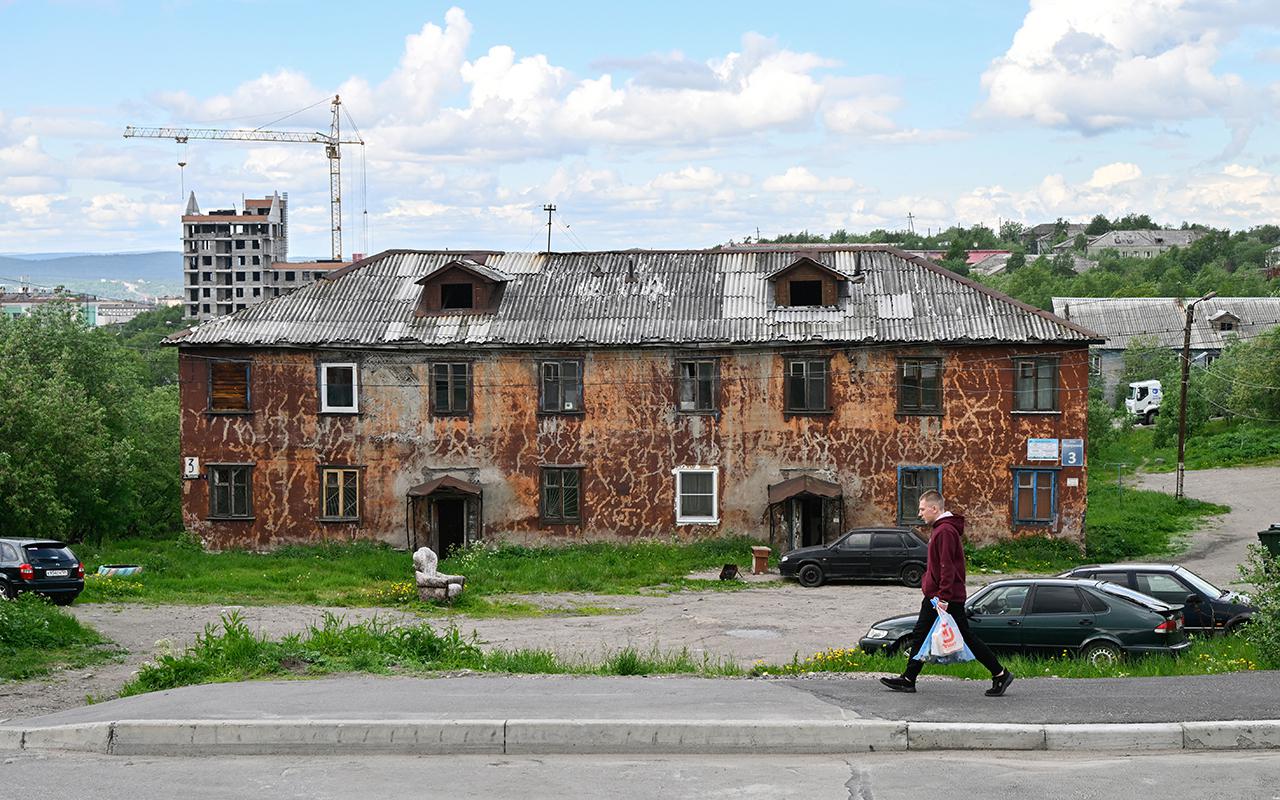 Аварийный дом в Мурманске