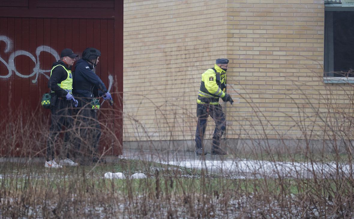 В школе Риксберга в шведском городе Эребру проводится полицейская операция после сообщений о стрельбе, 4 февраля 2025 года