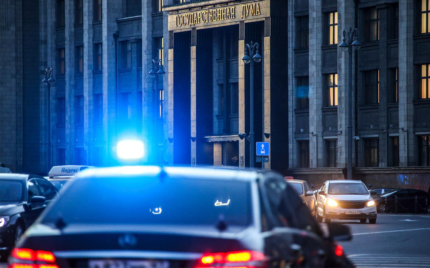 В России вырос штраф за непропуск машин с мигалками. Закон вступил в силу