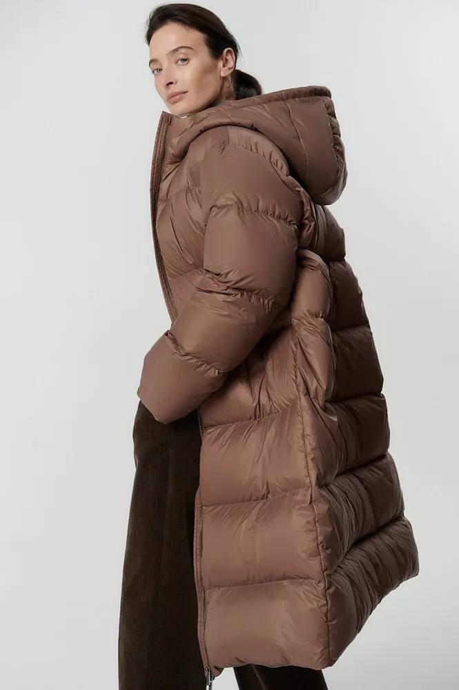 Пуховик, Daisyknit, 38 900 руб.