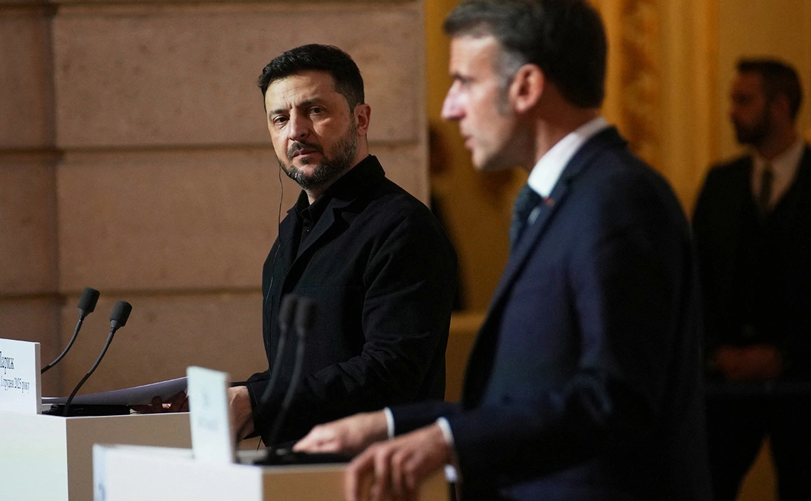 Christophe Ena / Reuters