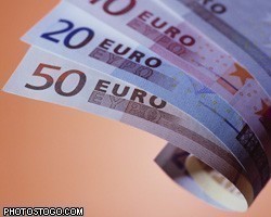 На открытии торгов курс евро снизился сразу на 42 копейки
