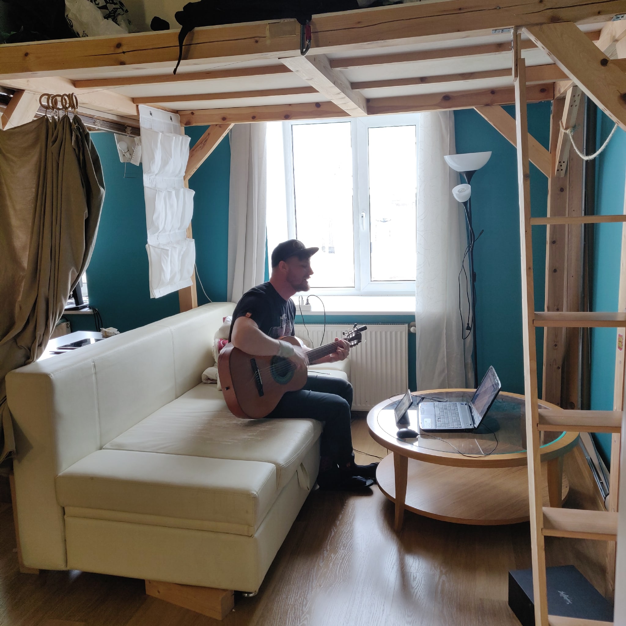 Общежитие по-русски: пять историй о жизни в коливинге