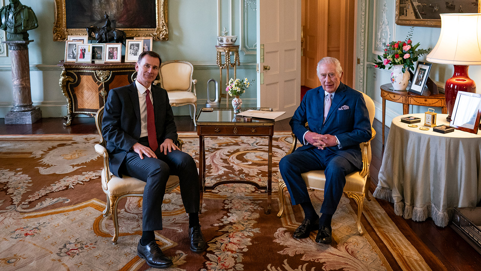 <p>Встреча Карла III с канцлером казначейства Великобритании Джереми Хантом</p>