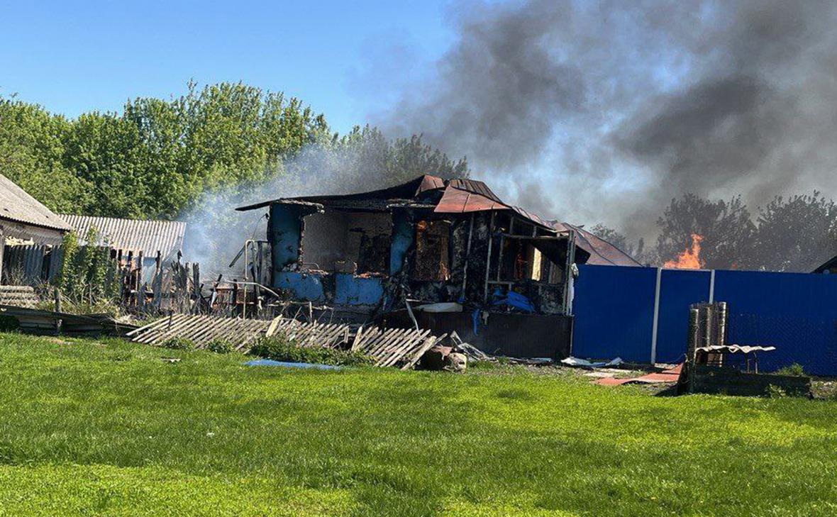 В Курской области в результате обстрела Успеновки загорелись два дома