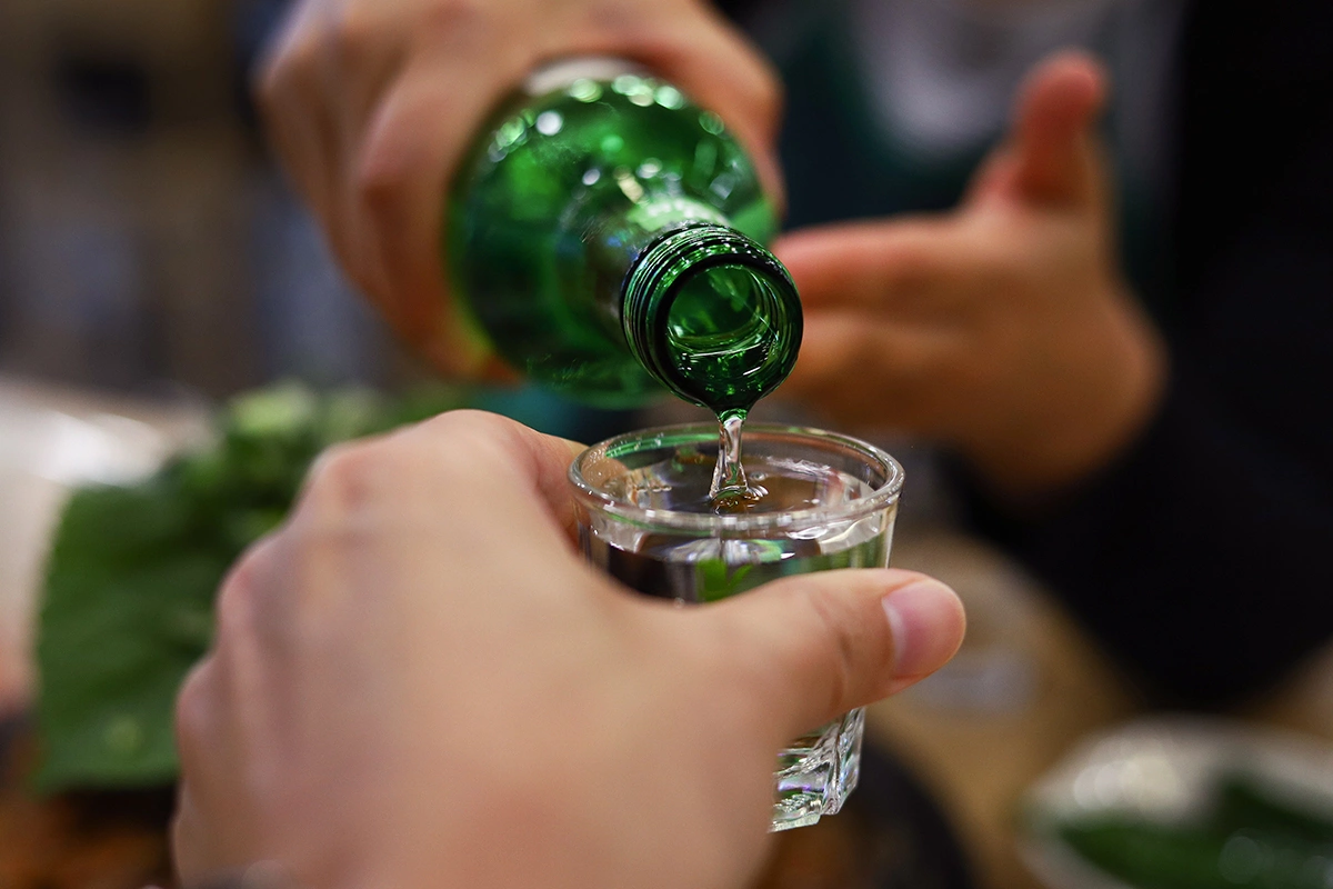 Лидером по росту продаж в натуральном выражении в России стал корейский соджу (+348,1%)