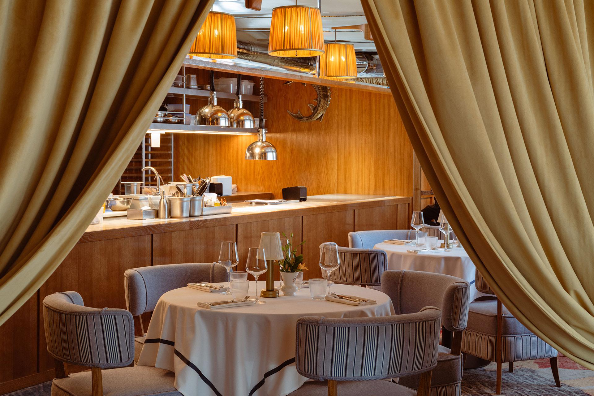 Интерьер ресторана Niki Piano Bar