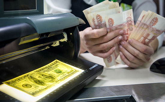 при обмене валюты россиянам придется заполнить анкету