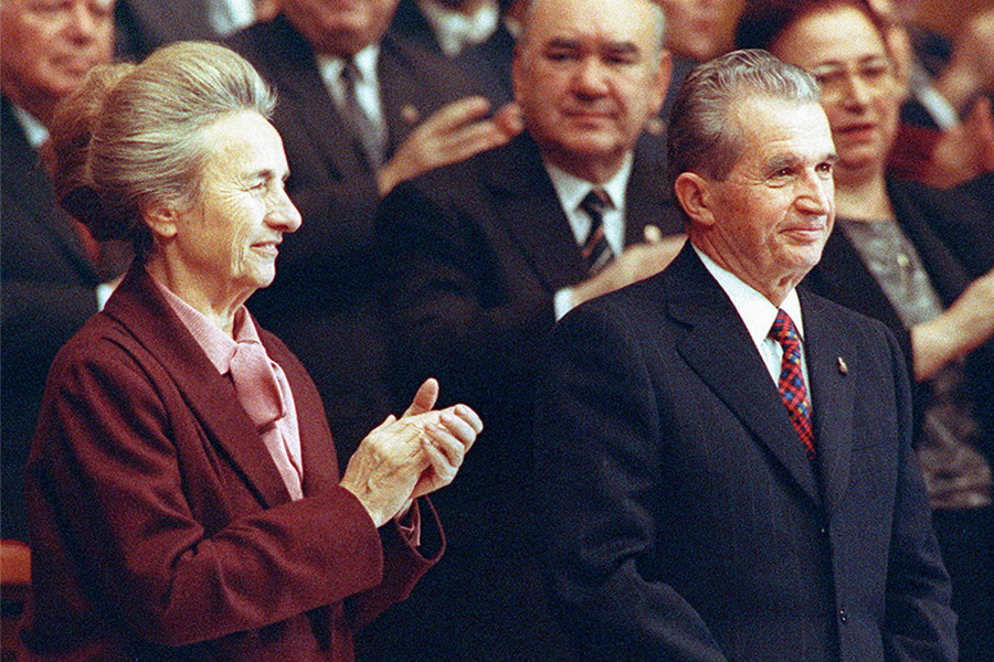 В 1980 году супруга президента и&nbsp;генерального секретаря Коммунистической партии Румынии Николае Чаушеску Елена стала первым вице-премьером правительства. Этот пост она занимала до&nbsp;1989 года, когда&nbsp;в&nbsp;результате&nbsp;переворота супруги Чаушеску были свергнуты и&nbsp;расстреляны военными.