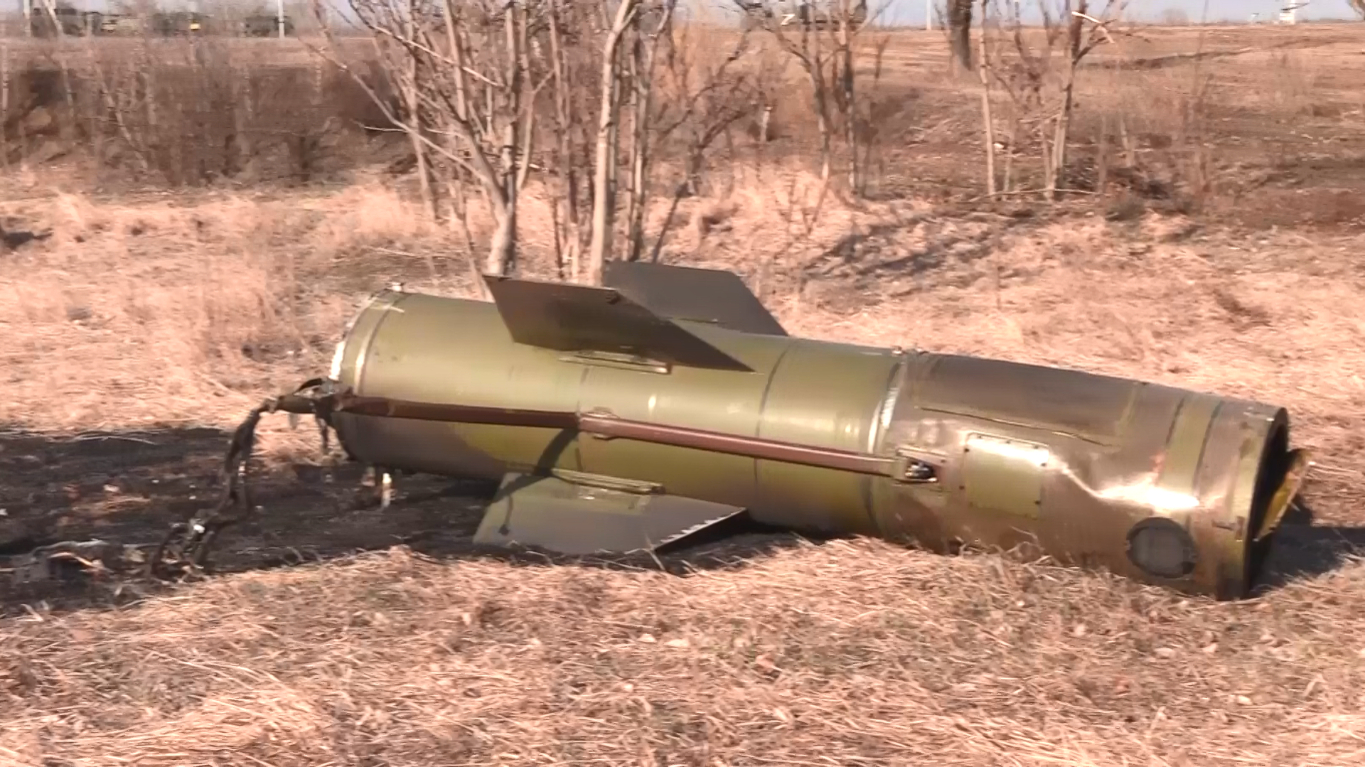 Минобороны показало кадры с места падения ракеты «Точка-У» в Мелитополе