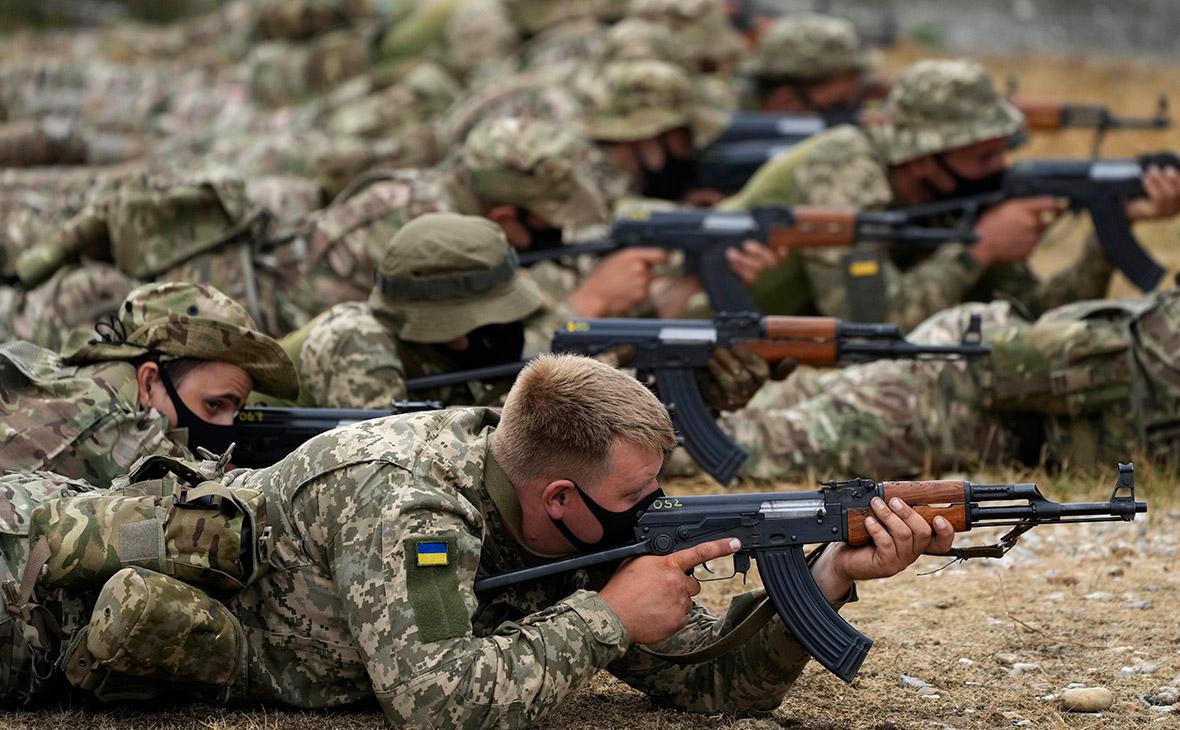 В Киеве предложили ввести обязательную военную подготовку для госслужащих"/>













