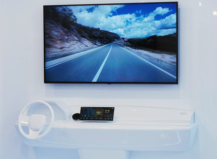 &laquo;Ростелеком&raquo; продемонстрировал работу &laquo;Авроры Автомобильной&raquo;&nbsp;&mdash; российской операционной системы для цифровой среды автомобиля. Решение создано на базе ОС &laquo;Аврора&raquo; (разработка входящей в &laquo;Ростелеком&raquo; &laquo;Открытой мобильной платформы&raquo;). Оно служит основой для продукта &laquo;Аврора Авто&raquo;, который представляет собой графический интерфейс пользователя, сервисы и магазин приложений и должен обеспечить автопроизводителям интеграцию с системами их продукции.