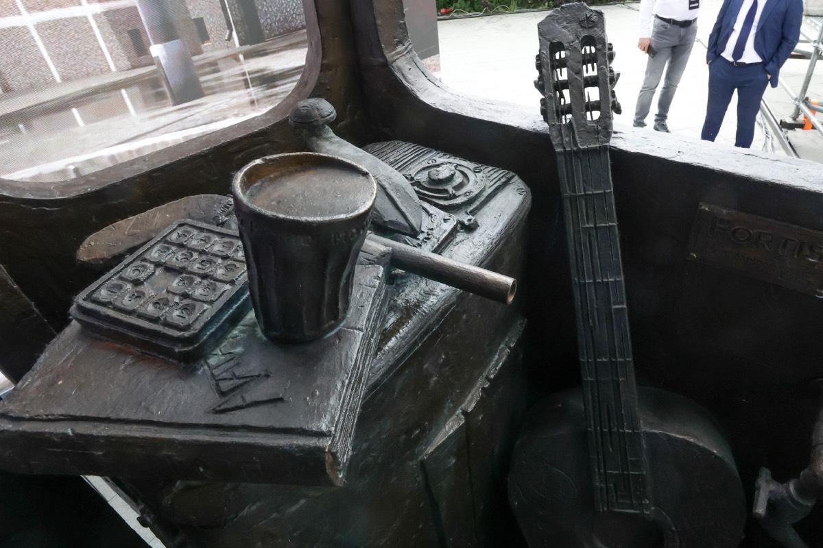 Открытие памятника режиссеру Алексею Балабанову на площади у Дворца молодежи, 16 июня 2026 года
