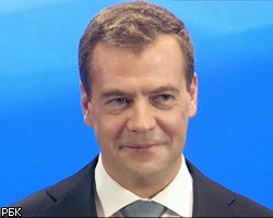 Д.Медведев призвал к модернизации госорганов на примере своей фирмы в Сингапуре