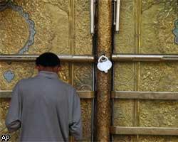 М.ас-Садр отдал властям ключи от мечети имама Али