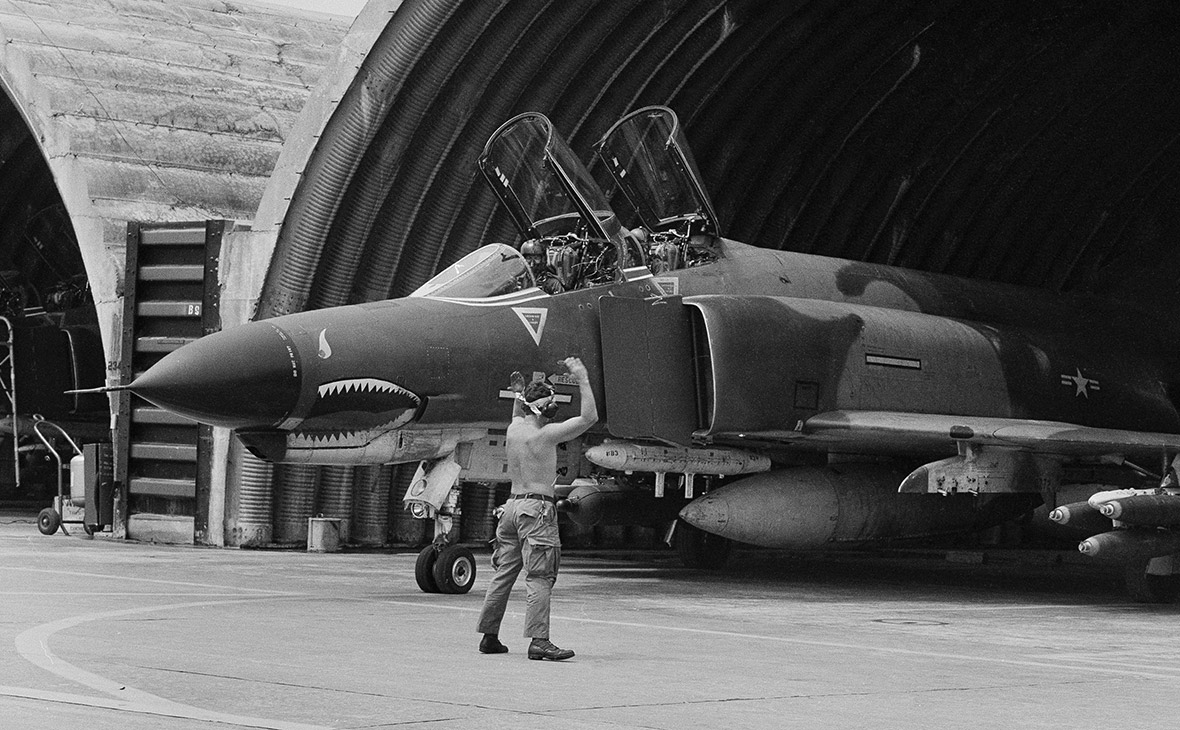Самолет F-4 Phantom ВВС США в Дананге, Вьетнам. 23 апреля 1972 года
