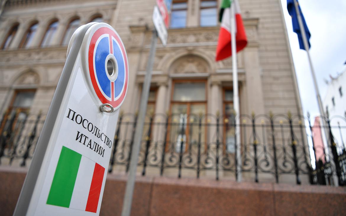Посольство Италии посоветовало своим гражданам уезжать из России