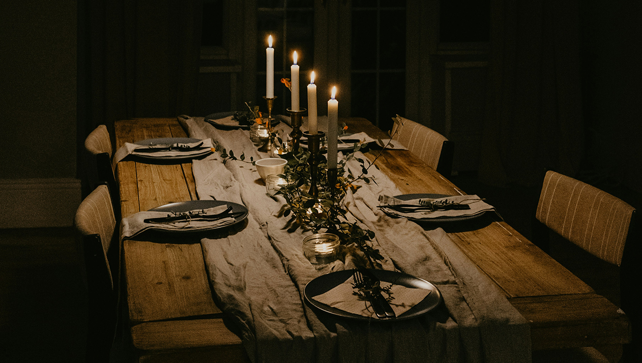 Завершить праздничный обед можно десертом, фрукты или торт всегда будут уместны