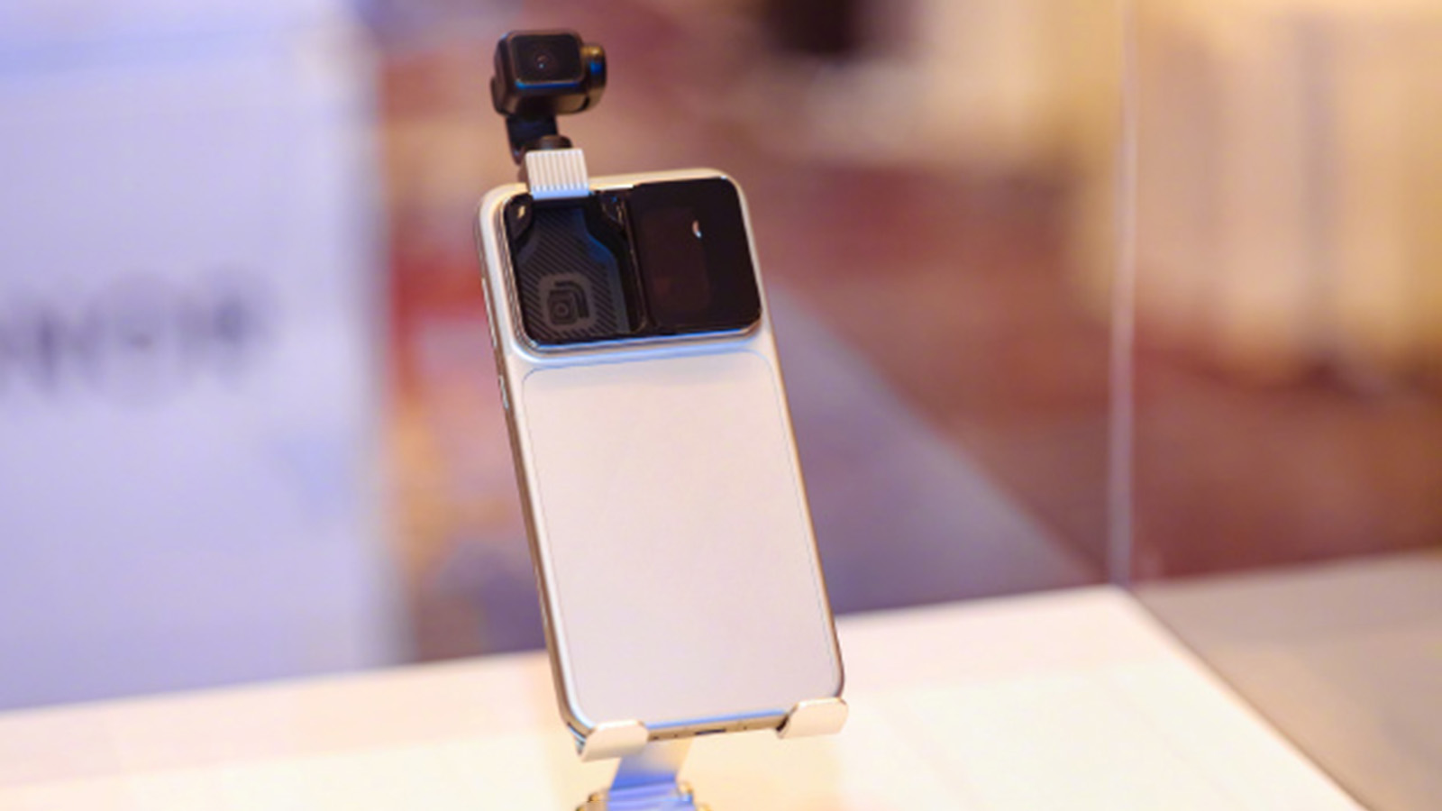 Рабочий прототип концептуального устройства Robot Phone