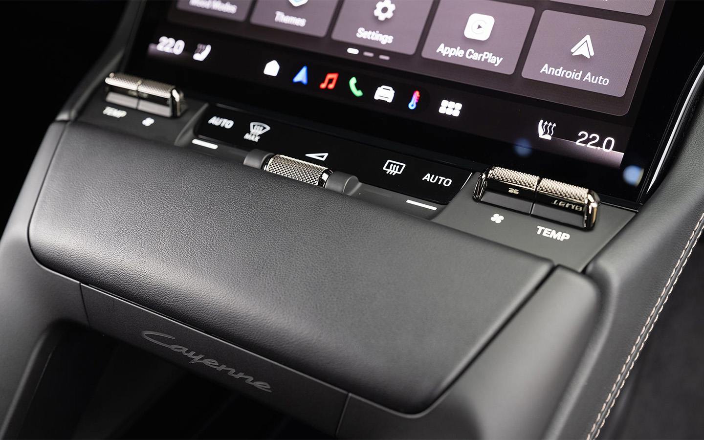 На центральном тоннеле есть удобная подставка под руку