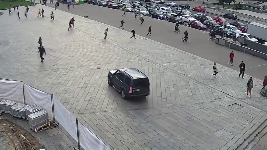 В Киеве автомобиль въехал в пешеходов