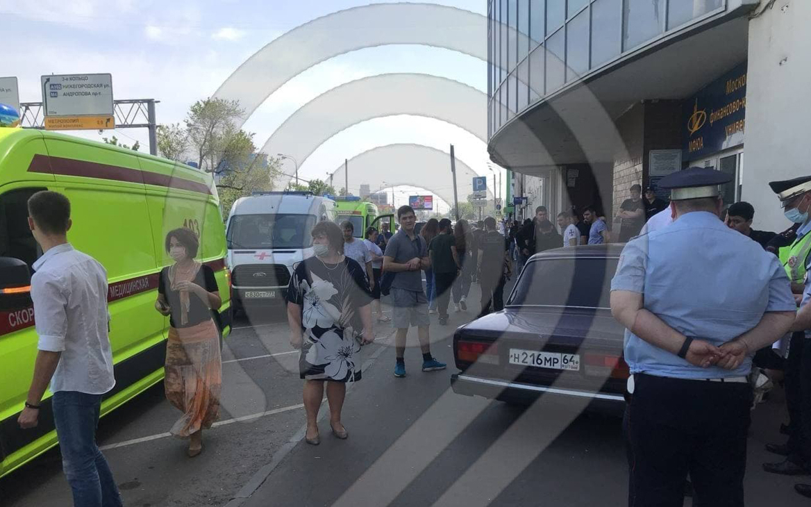 На юго-востоке Москвы несовершеннолетний водитель сбил людей на тротуаре