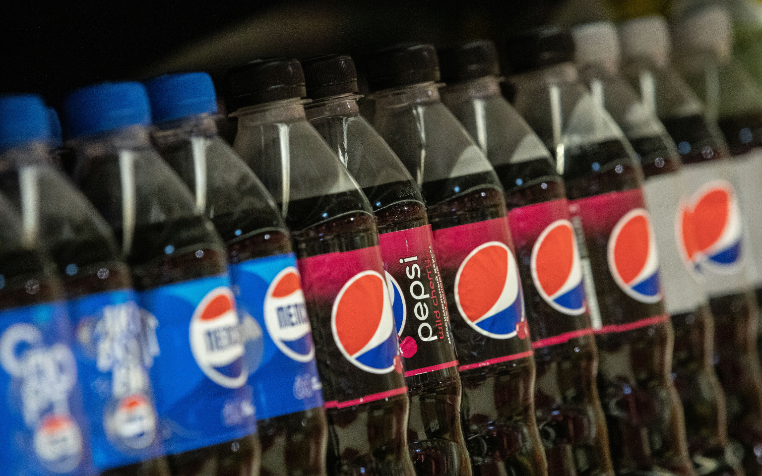 PepsiCo приостановит продажу напитков и инвестиции в России