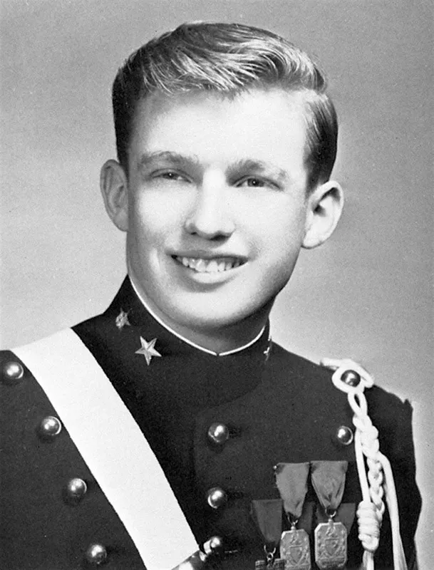 Дональд Трамп во время учебы в Нью-Йоркской военной академии.  