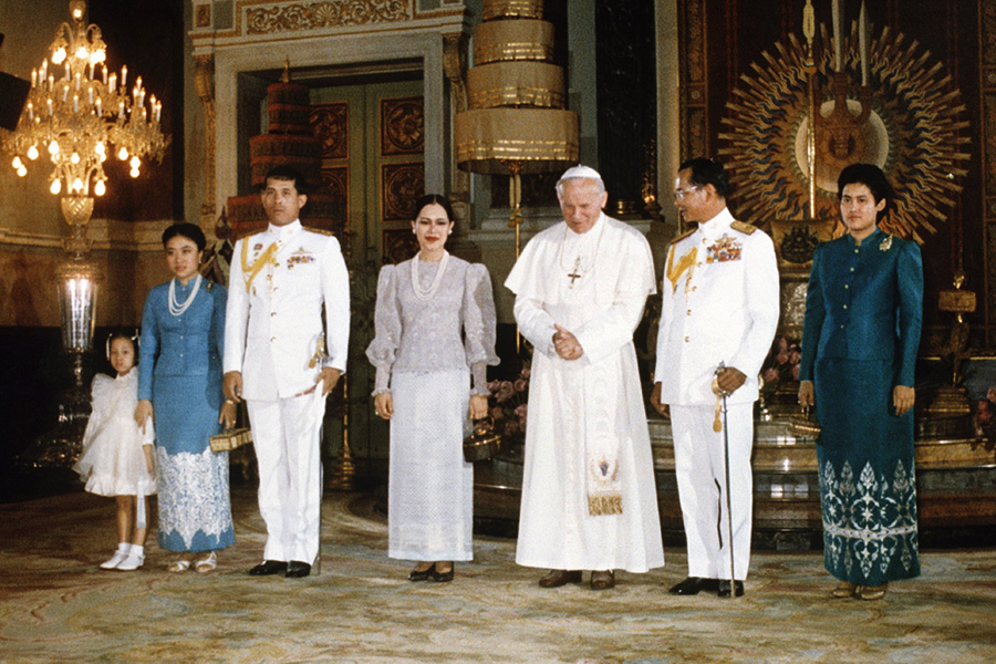 Королева Сирикит, Папа Иоанн Павел II и Король Пхумипон Адульядет в Бангкоке, Таиланд, 10 мая 1984 г.