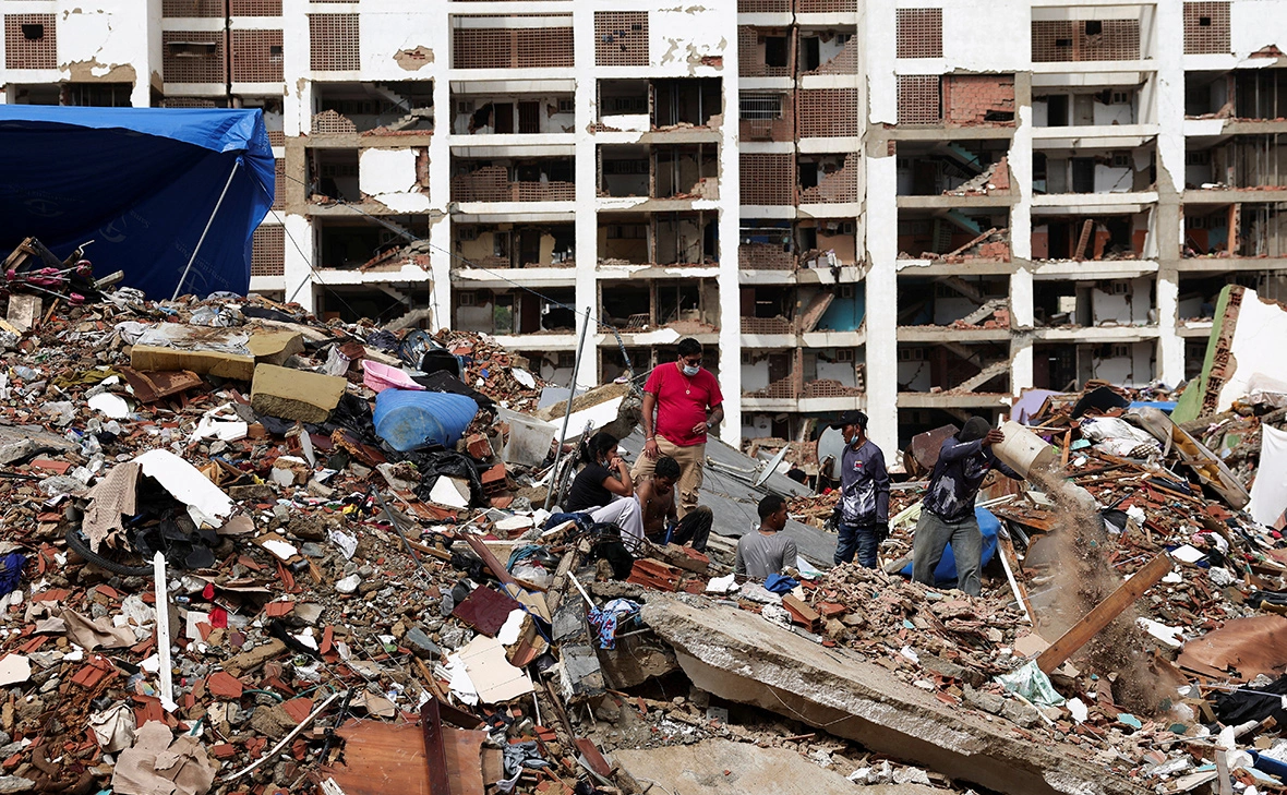 Gaby Oraa / Reuters