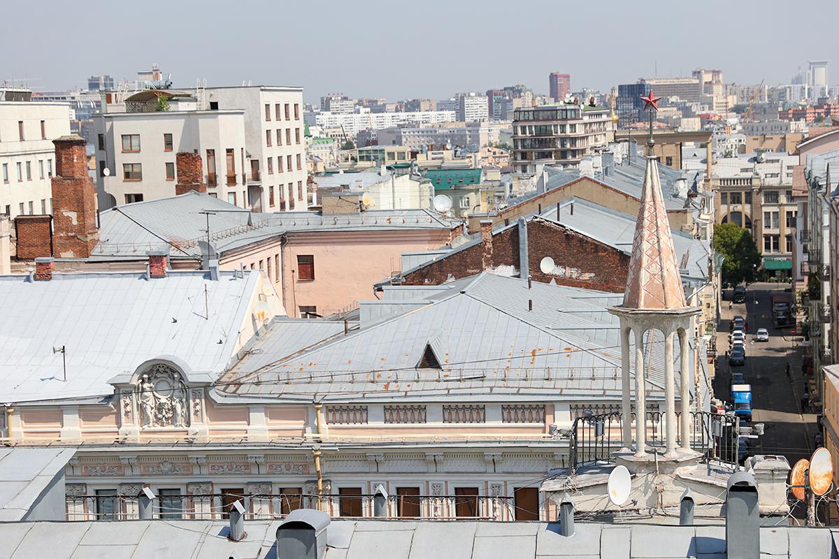Вид из окон дома Нирнзее в Большом Гнездниковском переулке.