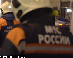 В Москве упавший из-за дождя забор раздавил 8 автомобилей