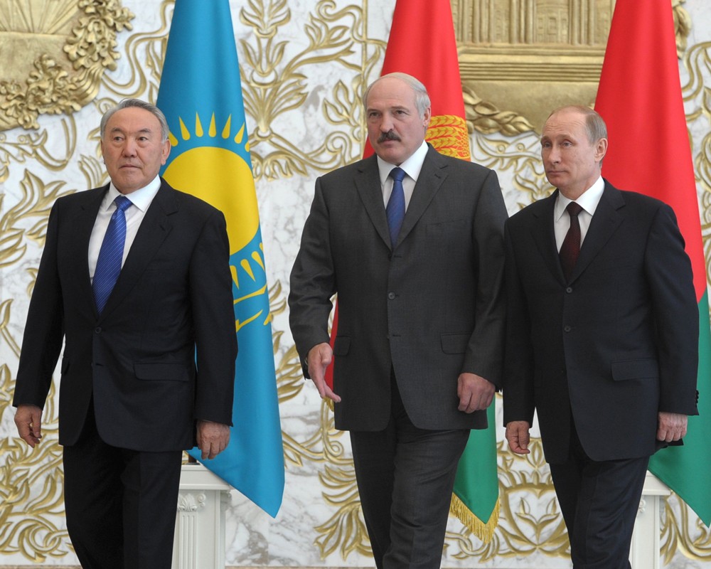 Президенты России, Белоруссии и Казахстана Владимир Путин, Александр Лукашенко и Нурсултан Назарбаев 