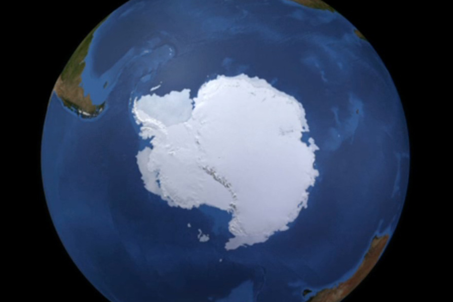 Снимок льдов Антарктики со спутника в 2011 году
