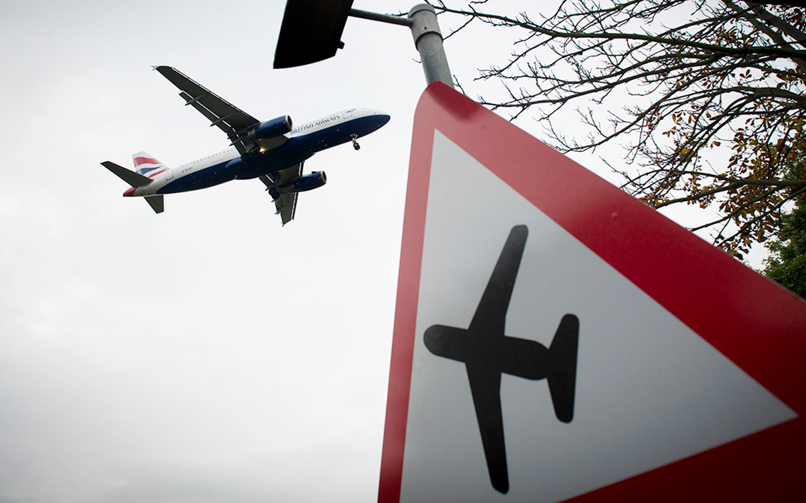 Самолет заблокировал взлетную полосу в аэропорту Лондона