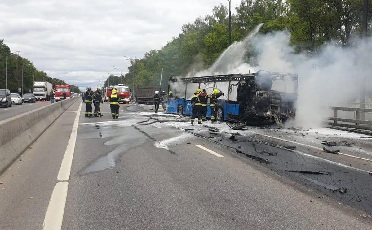 В ДТП с автобусом и грузовиком на Калужском шоссе пострадали два человека —  РБК