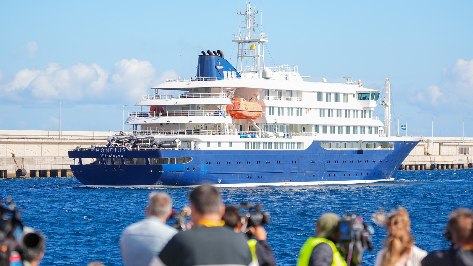Круизный лайнер MV Hondius