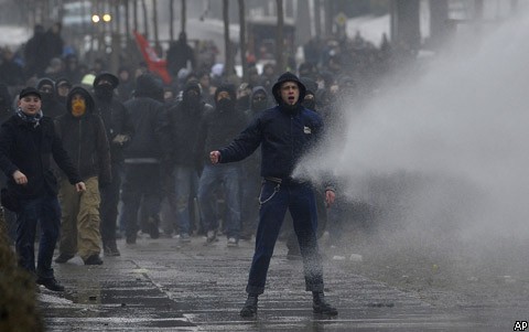 Неонацистский марш в Дрездене завершился массовой дракой