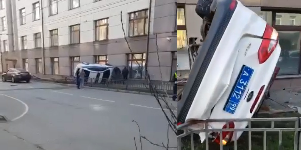 Видео: автомобиль ДПС перевернулся из-за кошки в Москве
