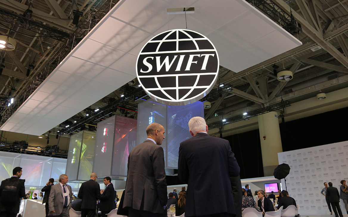 В МИД допустили появление в России альтернативы SWIFT