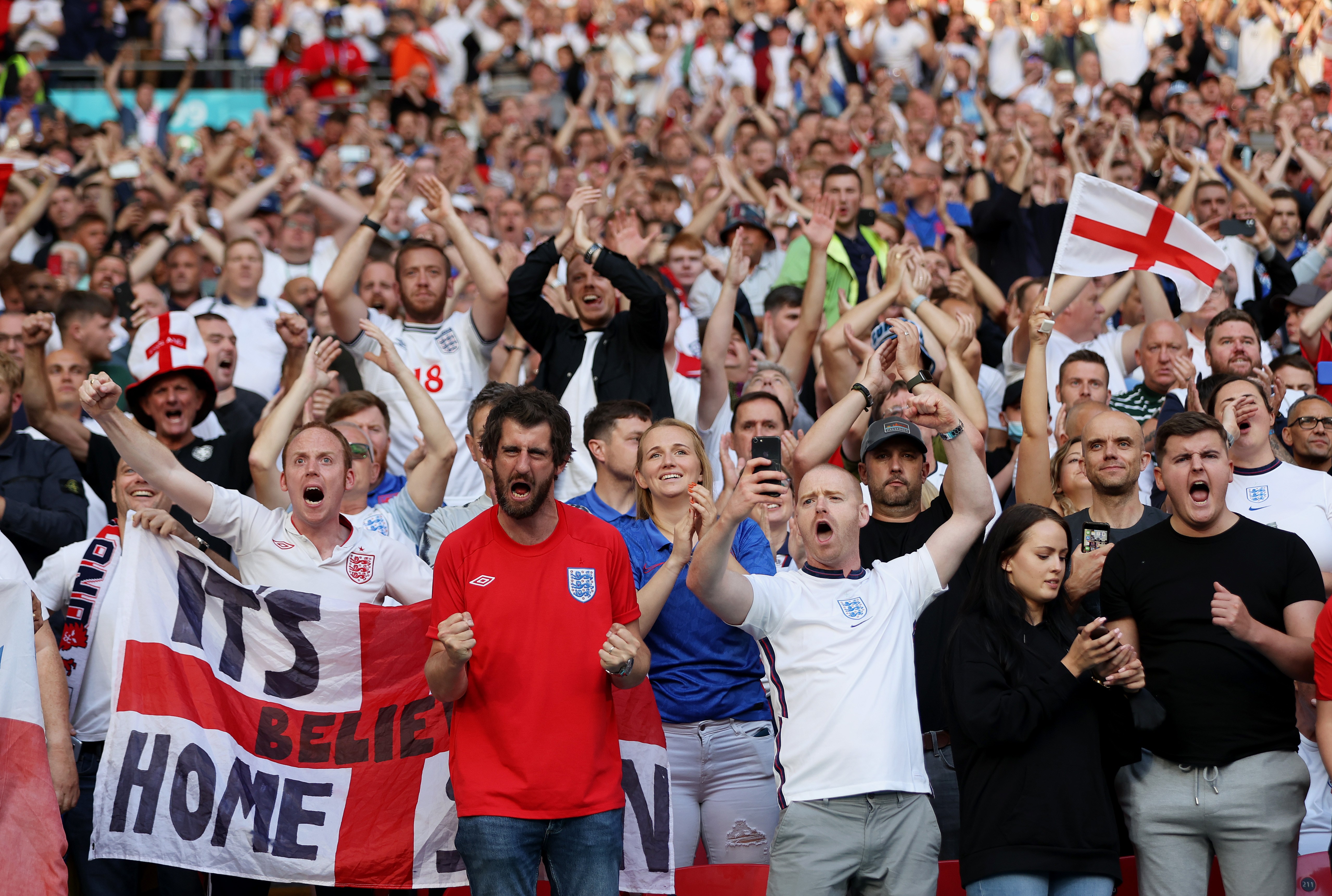 Сборная Англии обыграла команду Дании в дополнительное время со счетом 2:1 в полуфинале чемпионата Европы. Встреча прошла в Лондоне на стадионе &laquo;Уэмбли&raquo;.