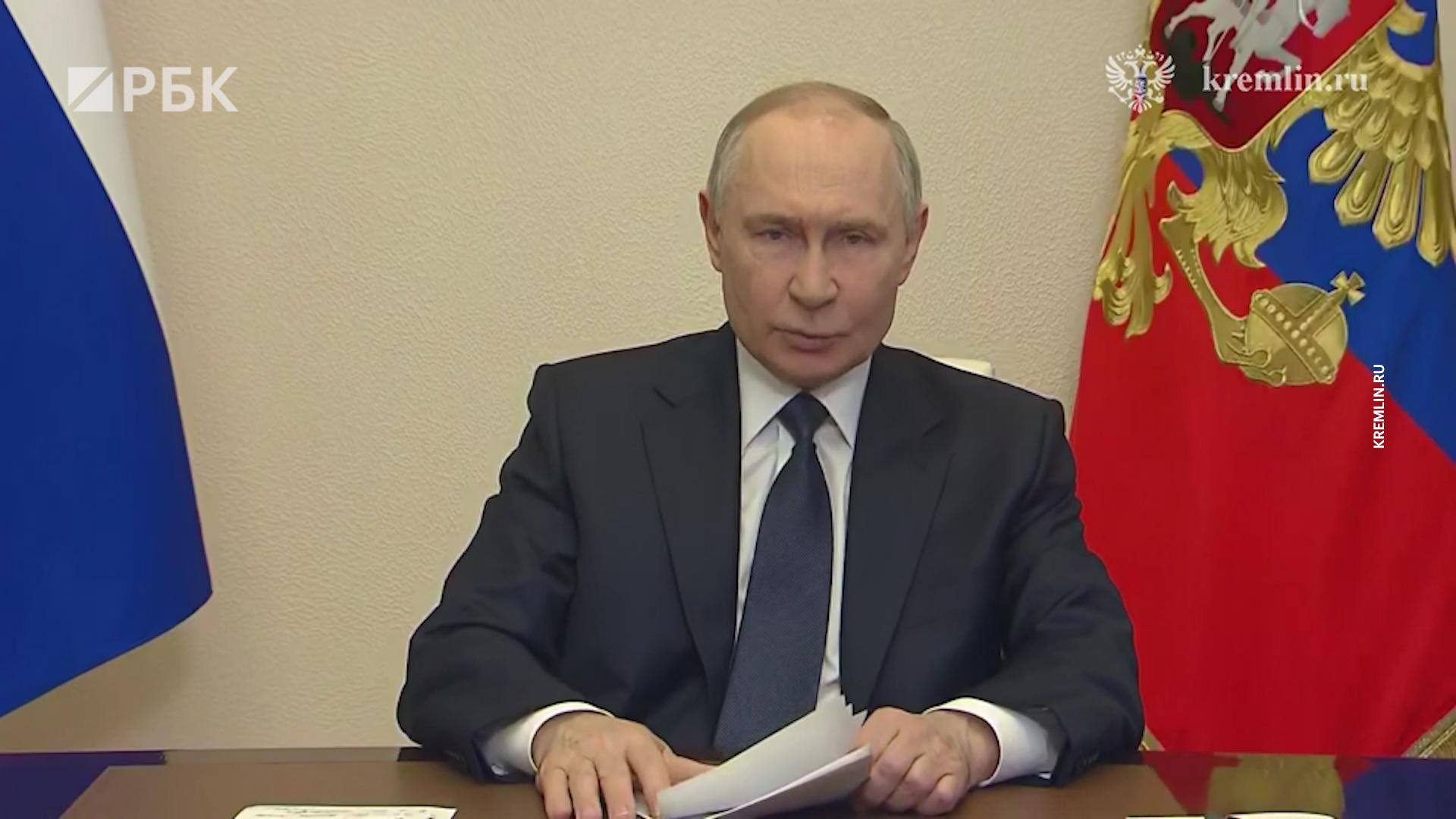 Путин поздравил военных с освобождением Курской области. Видео